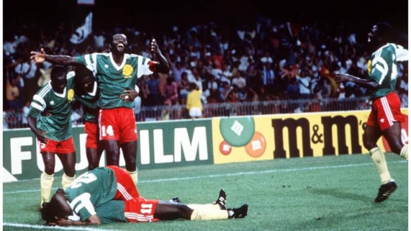 Празднование гола сборной Камеруна