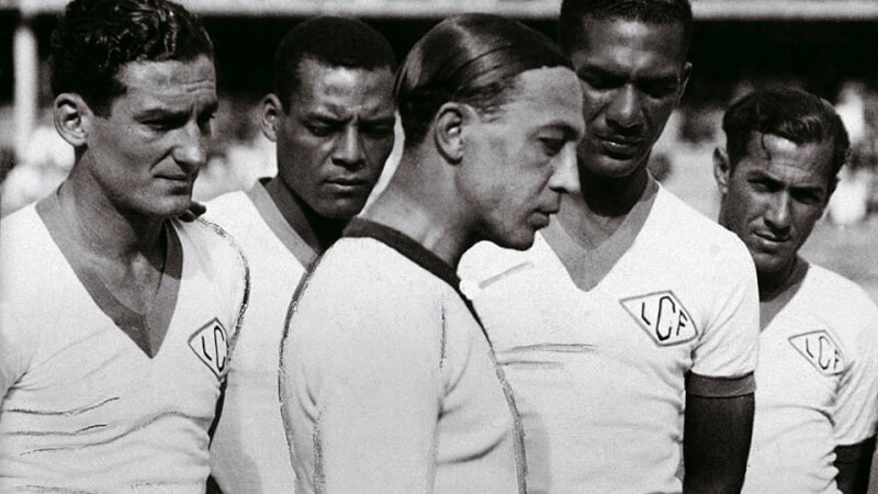 Артур Фриденрайх (в центре) в сборной Бразилии