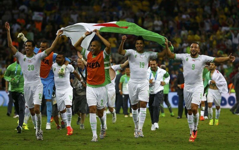 Сборная Алжира празднует победу