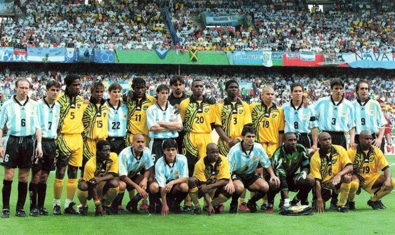 Сборные Ямайки и Аргентины перед матчем ЧМ-1998