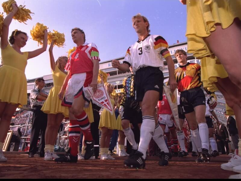 Финал Евро-1992: команды выходят на поле