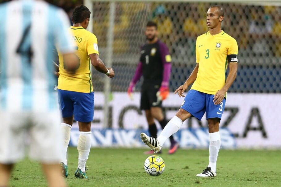 Жуан Миранда - капитан сборной Бразилии