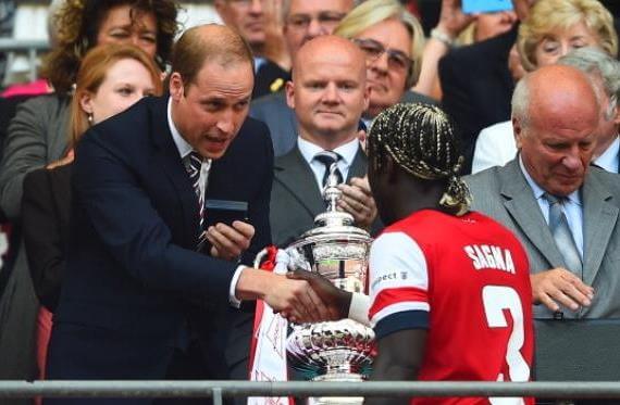 Обладатель Кубка Англии Бакари Санья
