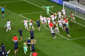 Сборная Швейцарии празднует победу над французами