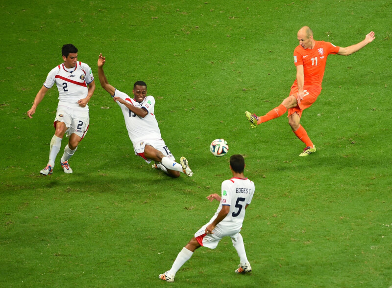 Голландия - Коста-Рика: четвертьфинал ЧМ-2014: атакует Арьен Роббен