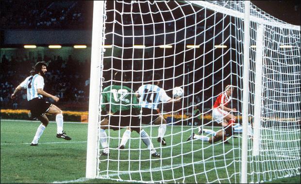 ЧМ-1990: СССР - Аргентина, рука Марадоны